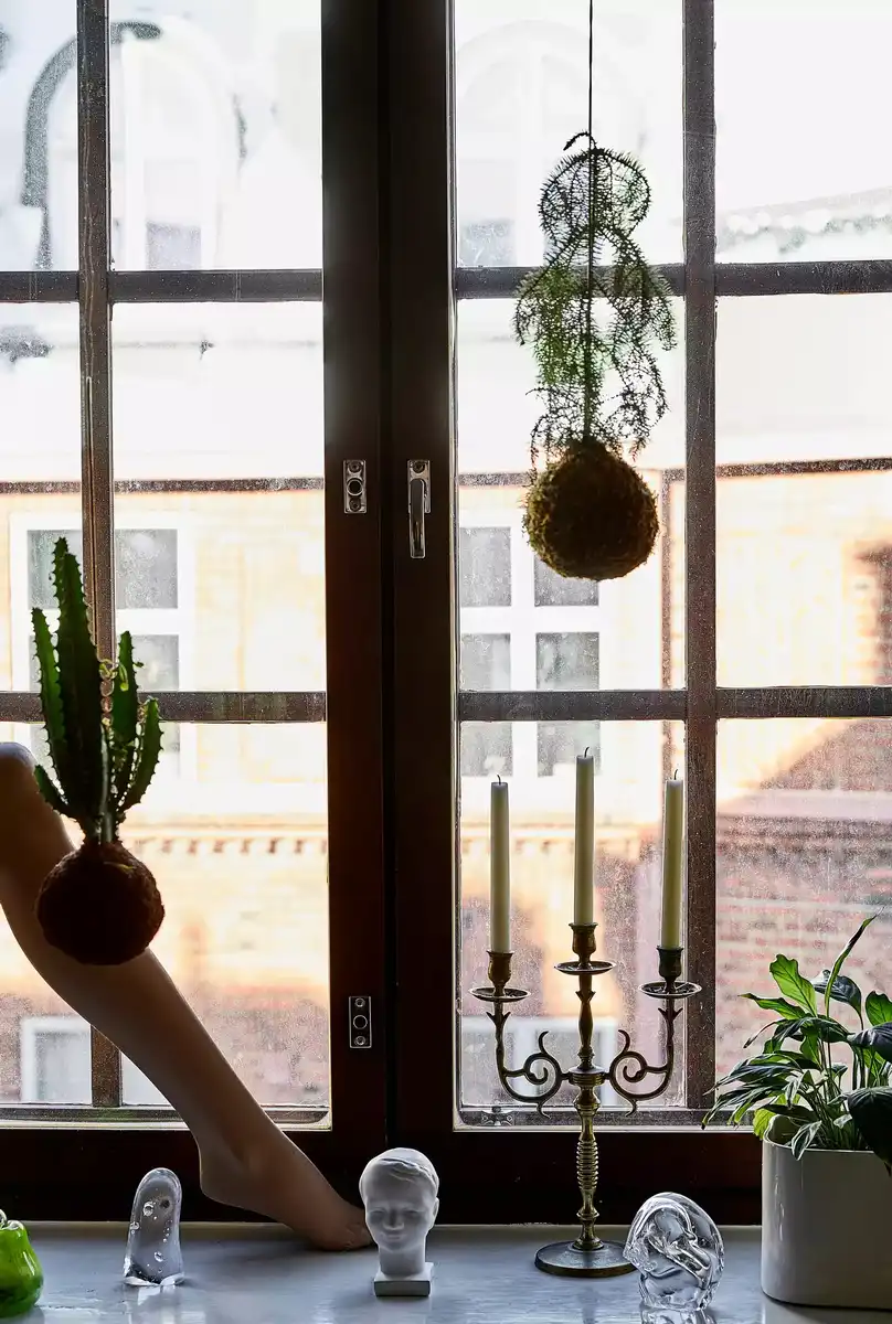 belsőépítészet, DIY, felújítás, finnország, Helsinki, inspiráció, kis alapterület, kis lakás, kokedama, környezetbarát, lakberendezés, Marimekko, mini lakás, minimalista életmód, otthon dekoráció, skandináv stílus, stúdiólakás, történelmi épület, vintage