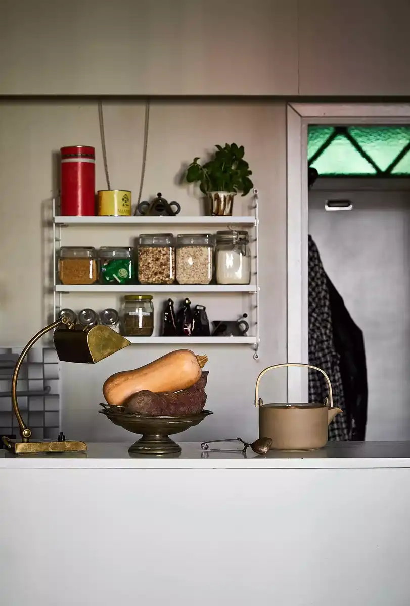 belsőépítészet, DIY, felújítás, finnország, Helsinki, inspiráció, kis alapterület, kis lakás, kokedama, környezetbarát, lakberendezés, Marimekko, mini lakás, minimalista életmód, otthon dekoráció, skandináv stílus, stúdiólakás, történelmi épület, vintage